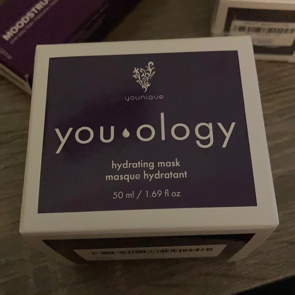 Younique hydrating mask